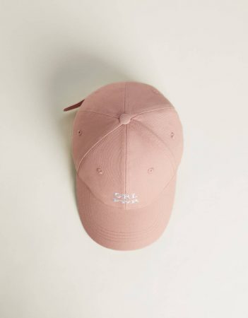Gorra con bordado 