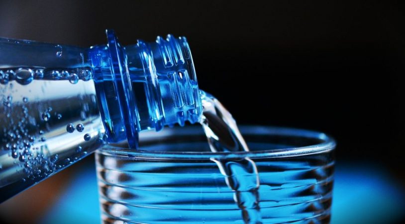 Alimentos ideales para darte energía contra el calor en verano 1 Merca2.es bottle 2032980 1920 1 Merca2.es