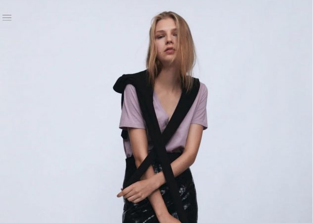 Camiseta básica escote Zara