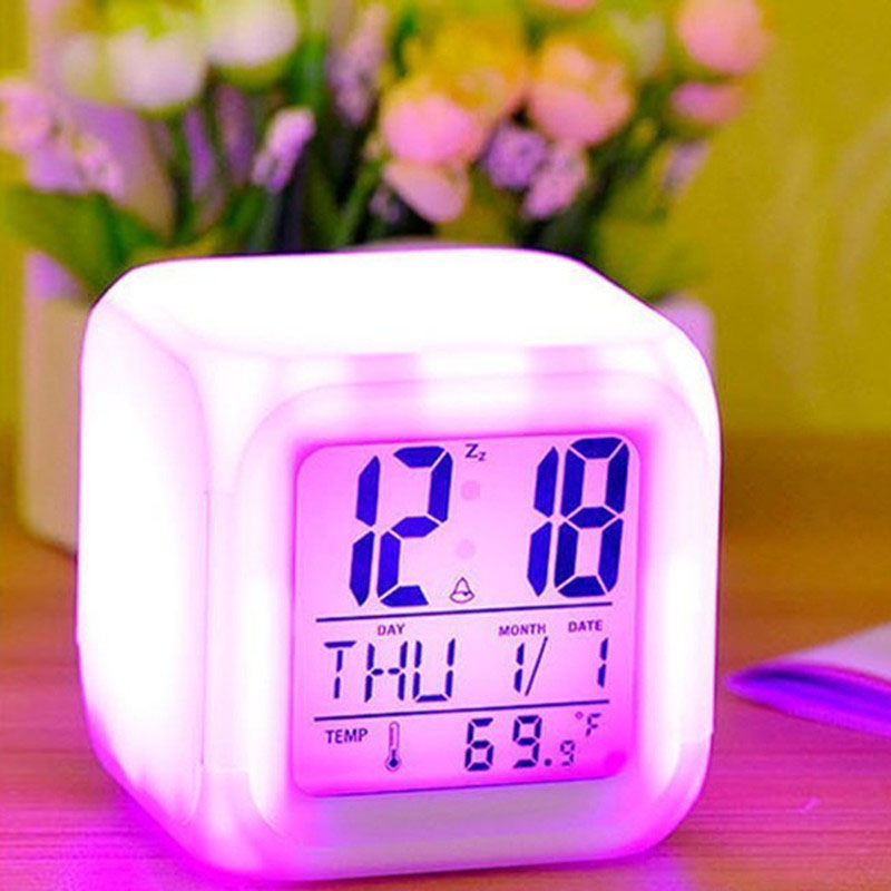 reloj alarma LED