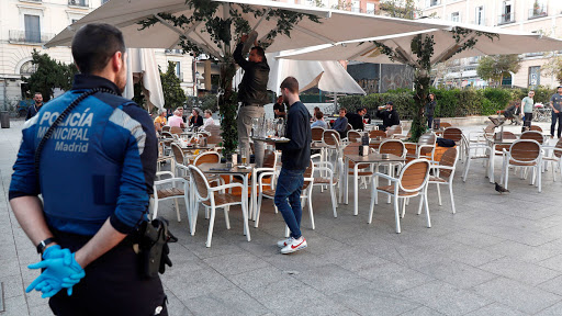 terraza policía Merca2.es