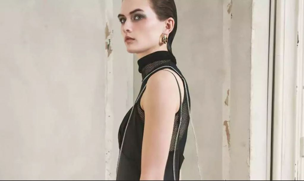 Ofertones en tops y vestidos de Zara por menos de la mitad de su precio