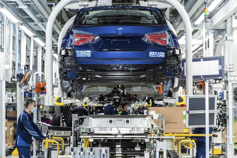 Las ventas mundiales de vehículos caerán un 20% este año, según S&P