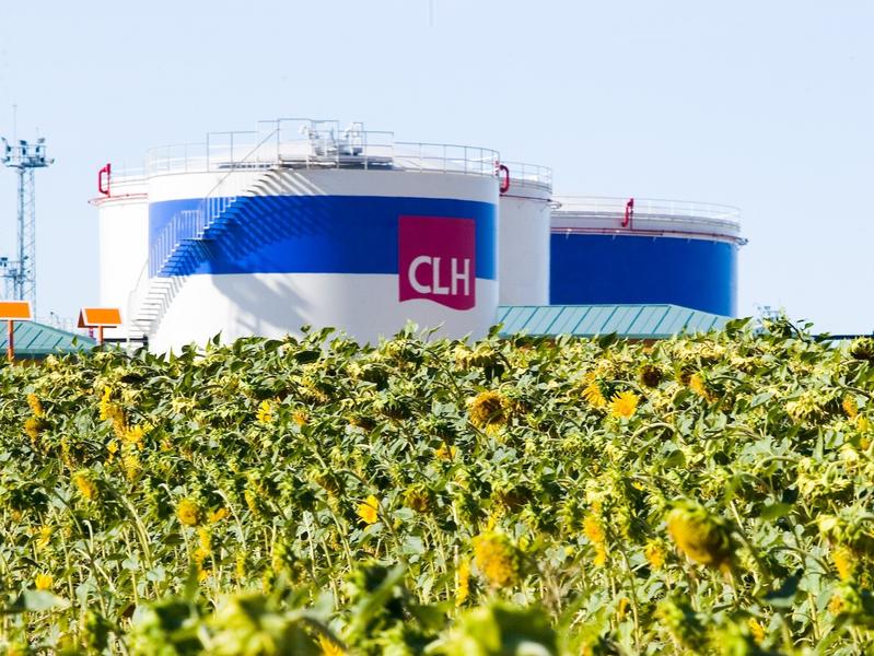 CLH compra 15 terminales de almacenamiento por 457 M€