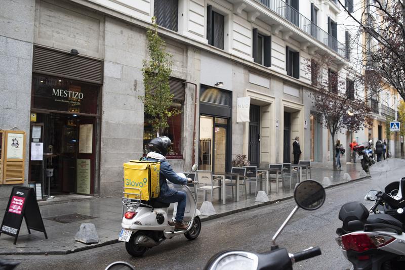 El Supremo declara la existencia de relación laboral entre Glovo y un repartidor