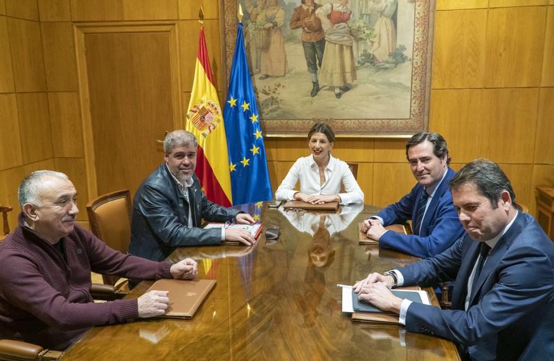 El preacuerdo para prorrogar los ERTE, a la espera de la decisión de CEOE