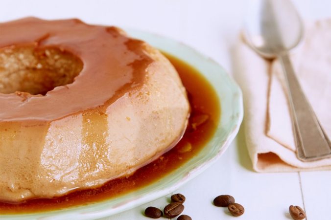 La idea de preparar un flan en casa 