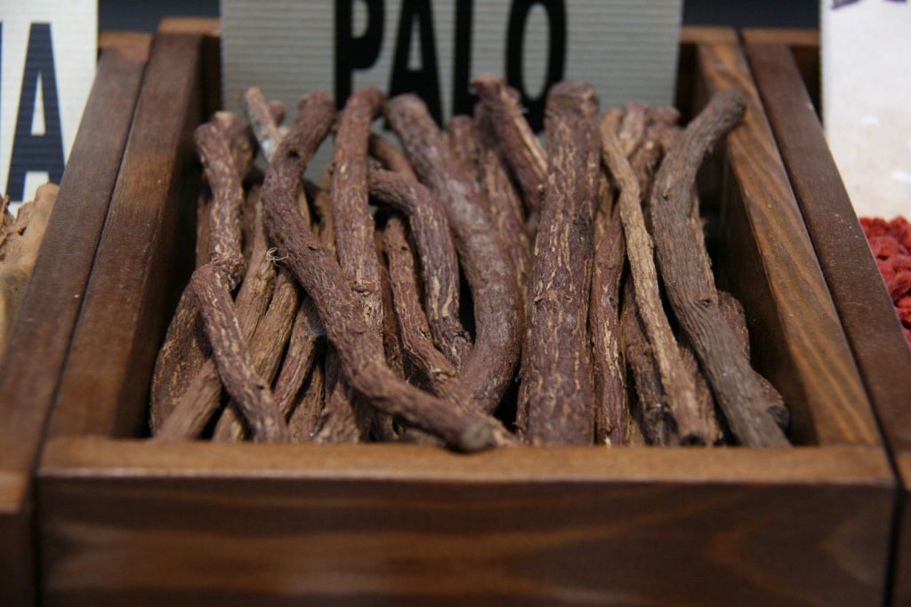 Palos de regaliz, las razones para hacerte adicto a esta golosina saludable