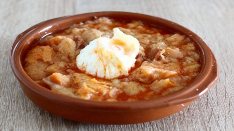 cómo se hace una sopa de ajo