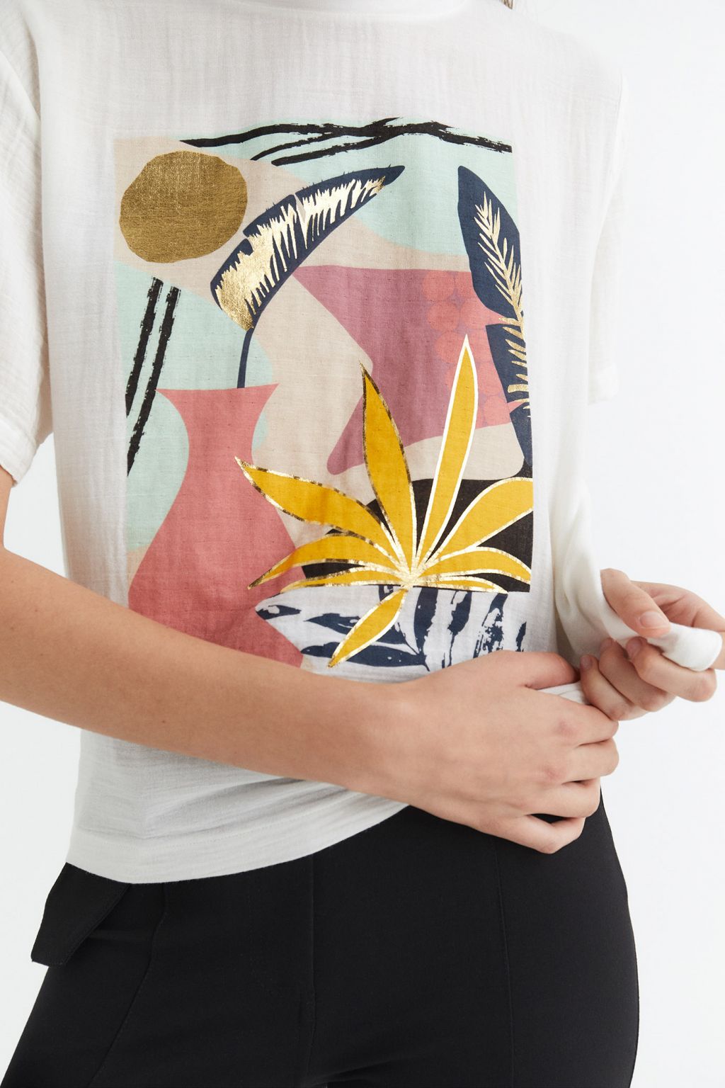 camiseta estampado tropical