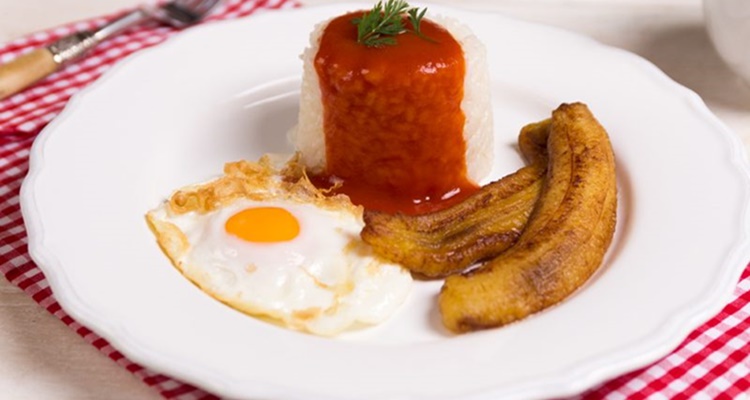 Huevos fritos arroz cubana