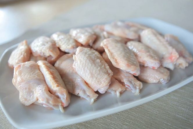 Alitas de pollo al limón: el truco para que queden crujientes 