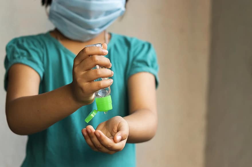 Cómo desinfectar de verdad una mascarilla para ahorrarte una pasta