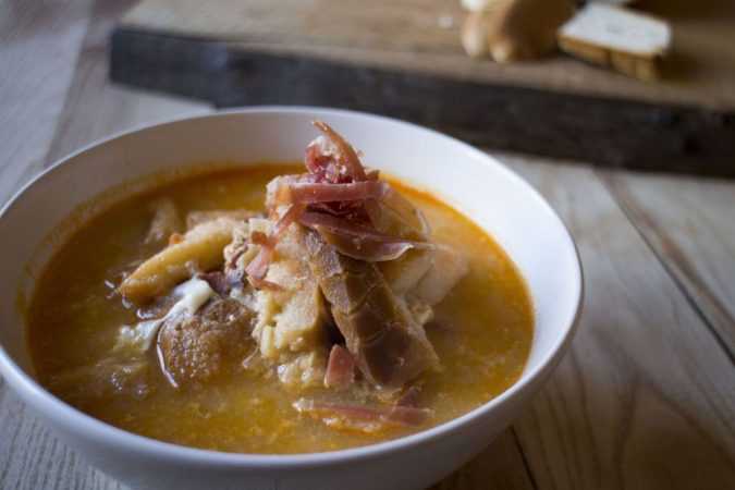 Sopa castellana o de ajo: una receta barata para gozar un día de frío 5 Moncloa sopa de ajo