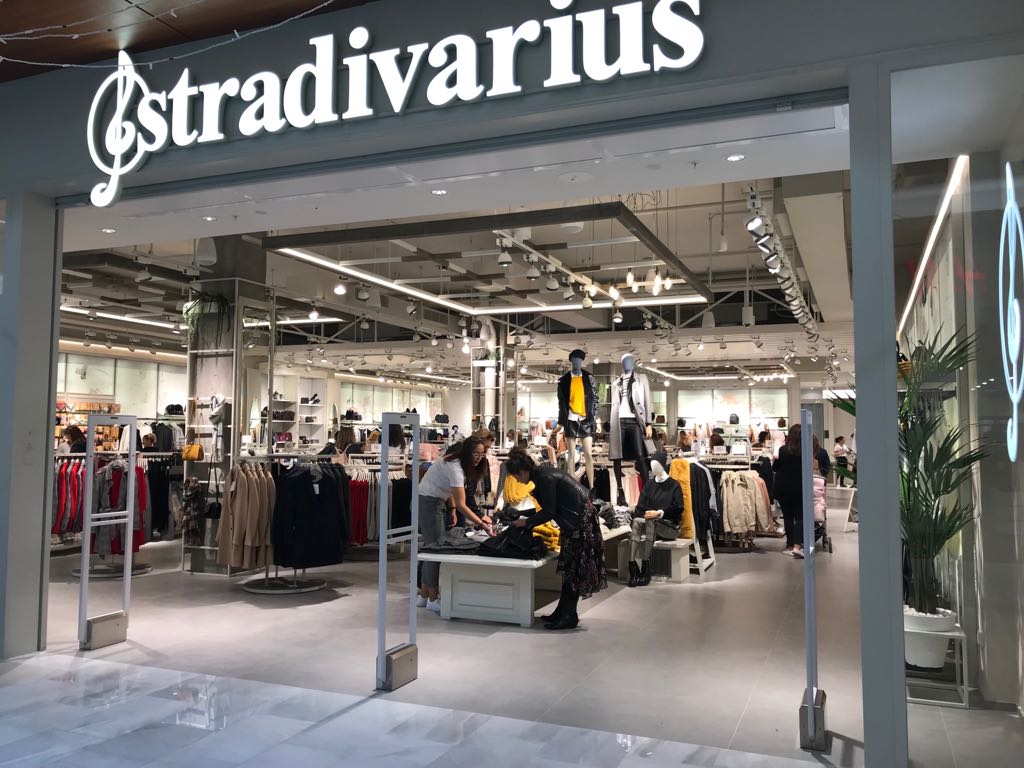 Monederos y neceseres de Stradivarius por menos de 10 euros