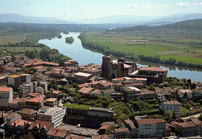 Pueblos bonitos (y rurales) de España ideales para visitar en septiembre 43 Merca2.es tui pontevedra Merca2.es