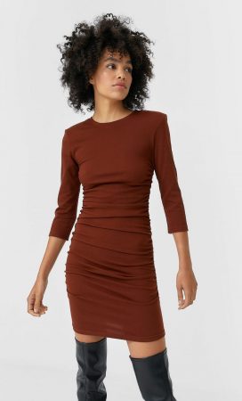 vestido fruncido stradivarius