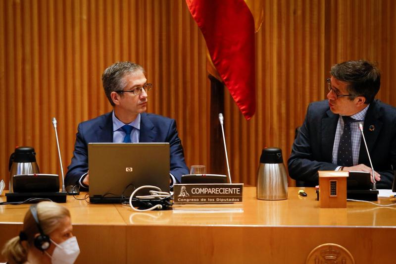 Hernández de Cos acude este martes al Congreso en pleno baile de fusiones bancarias