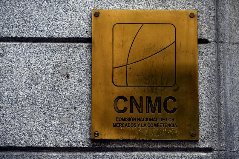 La CNMC pide que las ofertas de luz y gas se envíen por escrito