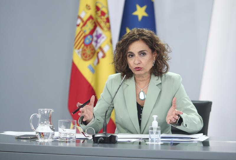 Montero confirma que trabaja en una revisión de beneficios fiscales