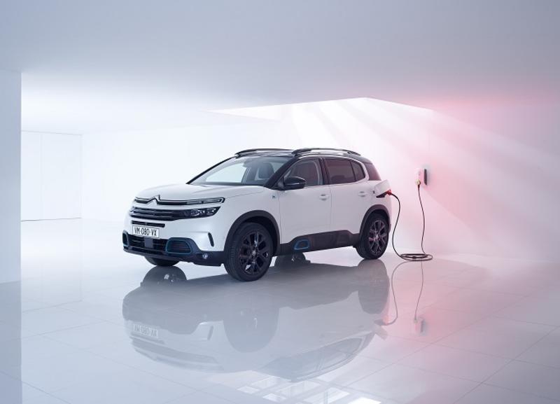 PSA y Renault, únicos fabricantes que cumplen con la nueva normativa de emisiones europea en 2020