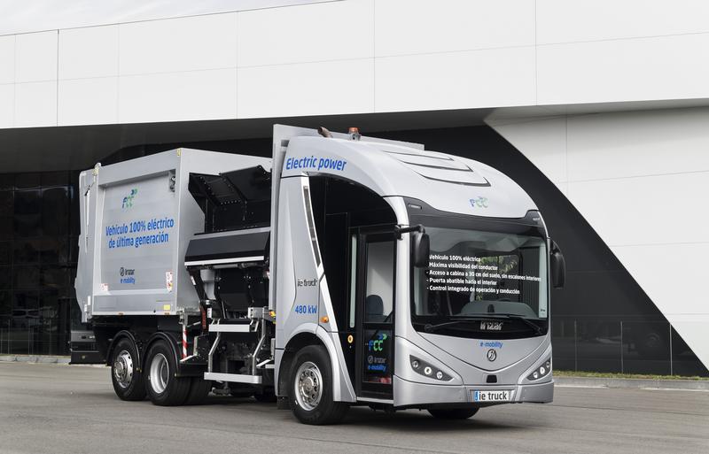 FCC Medio Ambiente presenta su nuevo camión eléctrico recolector en Madrid y Barcelona