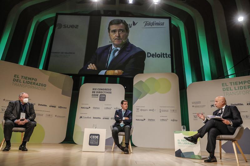 Bonet y Garamendi avisan de que «no se puede parar la economía»
