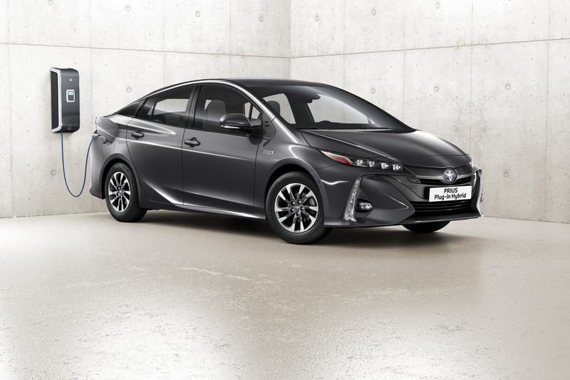 Toyota deja de vender el Prius híbrido: apuesta por la versión enchufable