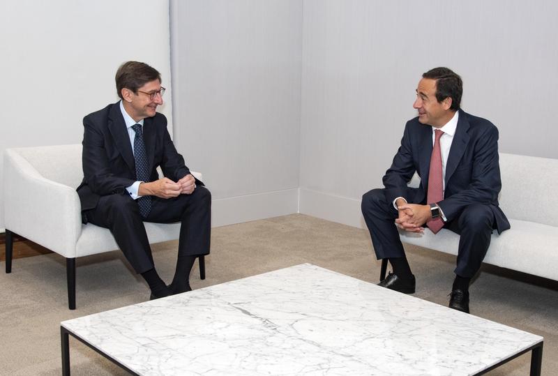 CaixaBank y Bankia se reúnen el viernes para convocar las juntas de la fusión