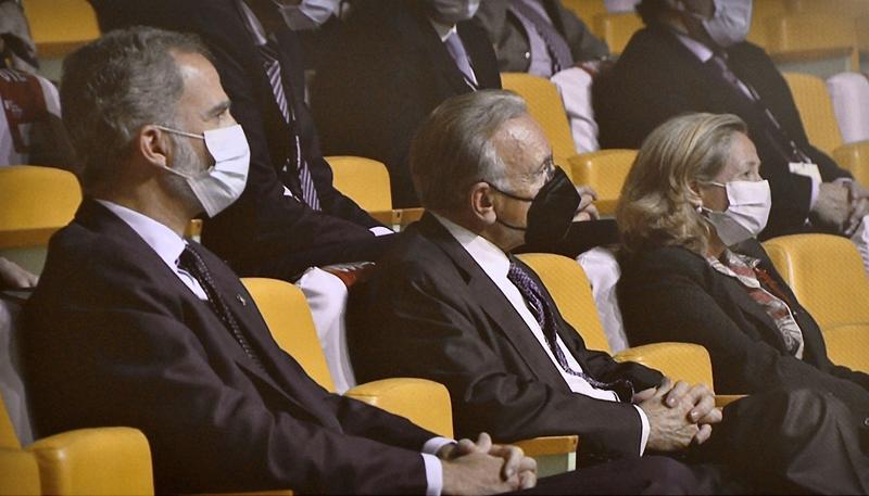 Calviño dice que la incertidumbre «daña» más la economía que las restricciones