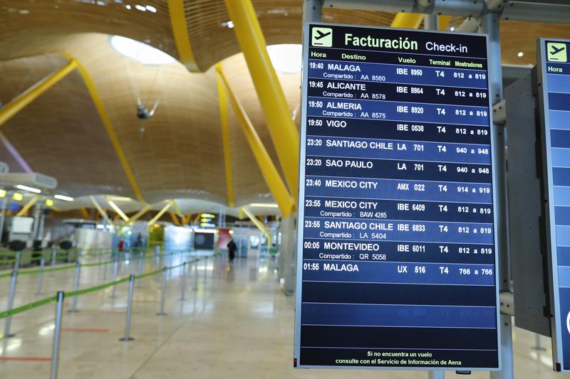 La llegada de pasajeros de aeropuertos internacionales se desploma un 90,2%