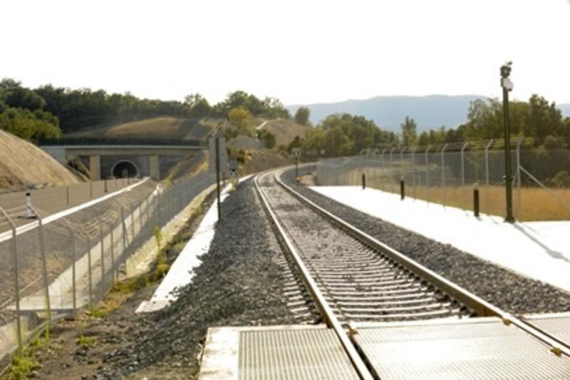 Ábalos anuncia la puesta en marcha de la línea de Alta Velocidad a Galicia en 2021