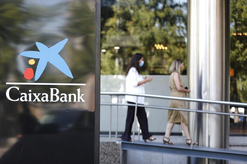 La plantilla de CaixaBank aboga por el teletrabajo y cerrar oficinas por las tardes