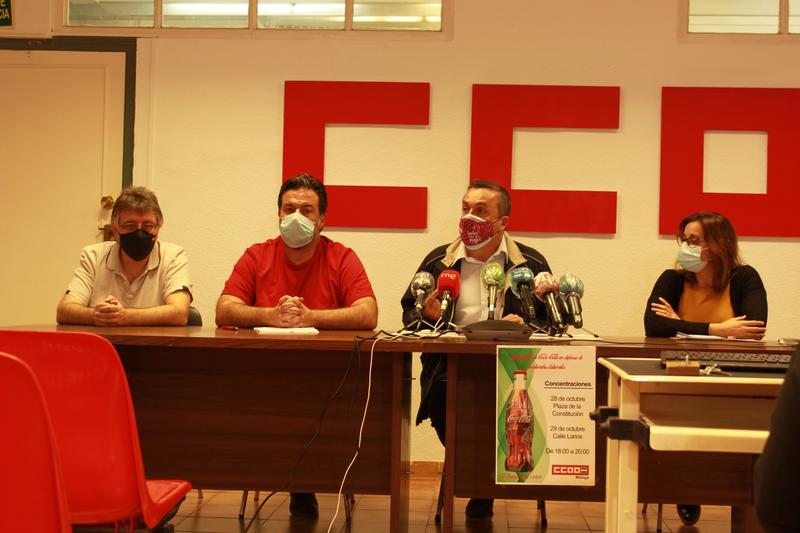 Trabajadores de Coca-Cola en Málaga aben «batalla contrarreloj» en la negociación con la empresa ante el ERE