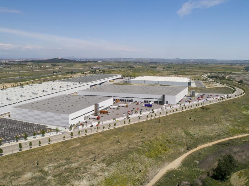 La contratación logística esquiva la crisis e iguala los datos del año pasado, según CBRE