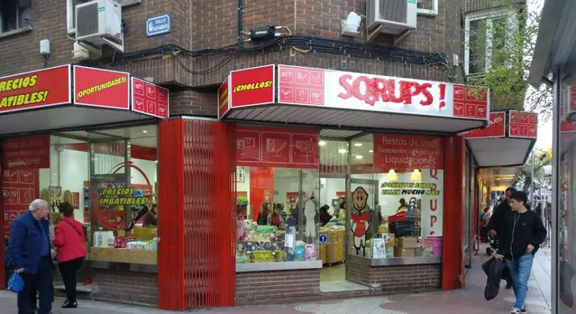 Así es Sqrups!, el outlet urbano que vende productos de primeras marcas por  menos de 1