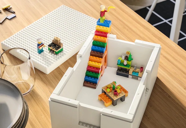 Las cajas para guardar piezas Lego de IKEA y otros productos insólitos que tienen a la venta