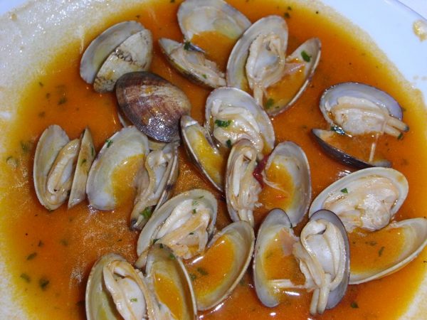 SALSA MARINERA EN ALMEJAS Y MEJILLONES