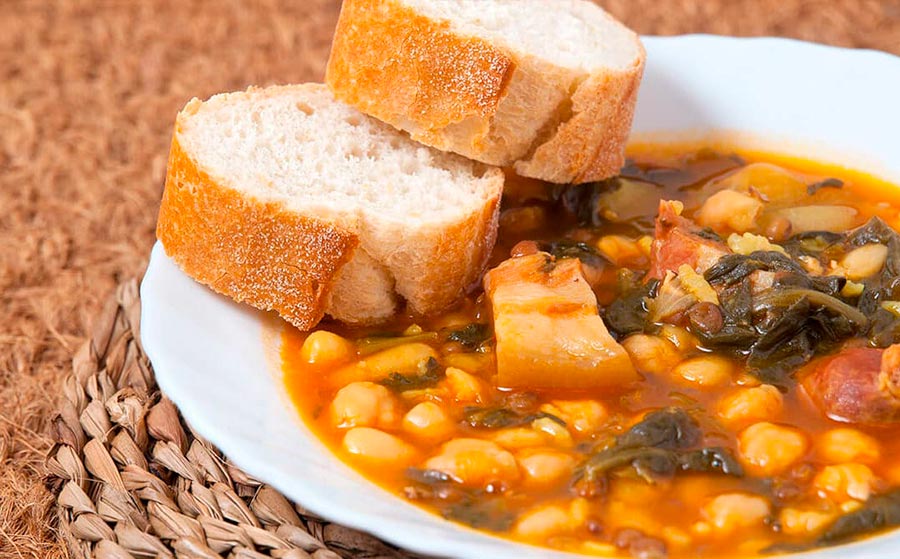 Potaje de garbanzos: Qué lleva y cómo hacer la receta tradicional