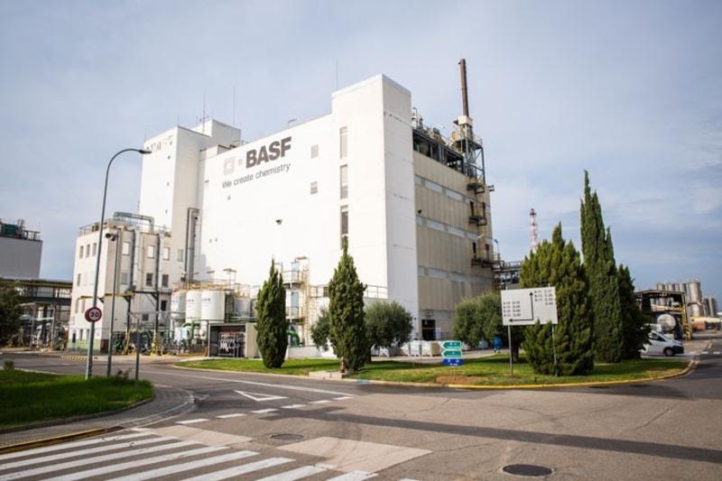 Cellnex instalará una red de 5G en el centro de producción de Basf en Tarragona