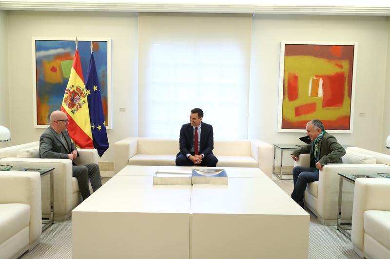 CCOO y UGT denuncian que el subsidio para parados llega «tarde y mal»