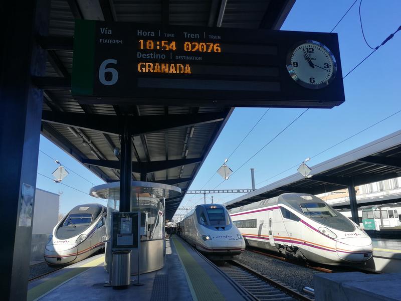 Adif presenta a las empresas ferroviarias los cánones para 2021