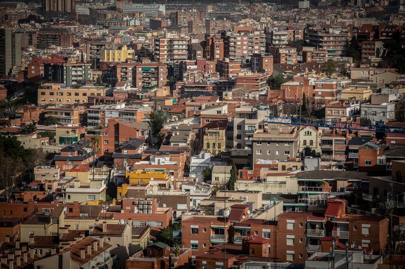 El potencial comprador de vivienda es mujer, de 40 años con pareja e hijos, según Fotocasa