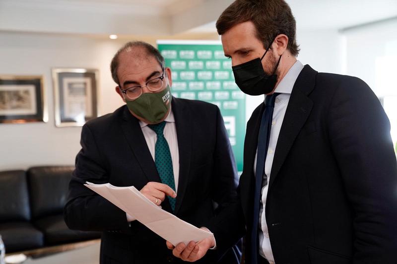 Casado traslada a ATA sus propuestas para ayudar a autónomos