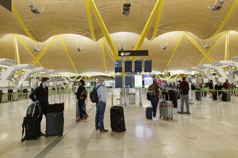 Los aeropuertos de Aena registraron en octubre un 81,9% menos de pasajeros