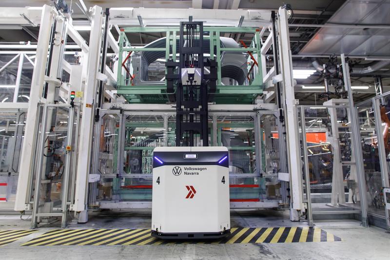 Volkswagen Navarra incorpora cuatro vehículos autónomos al taller de chapistería