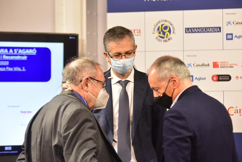 Hernández de Cos afirma que el anuncio de la vacuna «elimina escenarios económicos muy negativos»