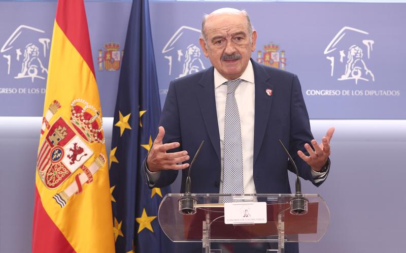El PRC pacta con el PSOE acelerar el AVE a Cantabria en los Presupuestos
