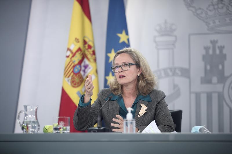 Calviño prevé cubrir inversiones con deuda ante el posible retraso de los fondos europeos