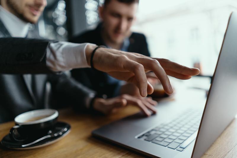 Endesa y Autoocupació lanzan un programa de ‘mentoring’ y microcréditos